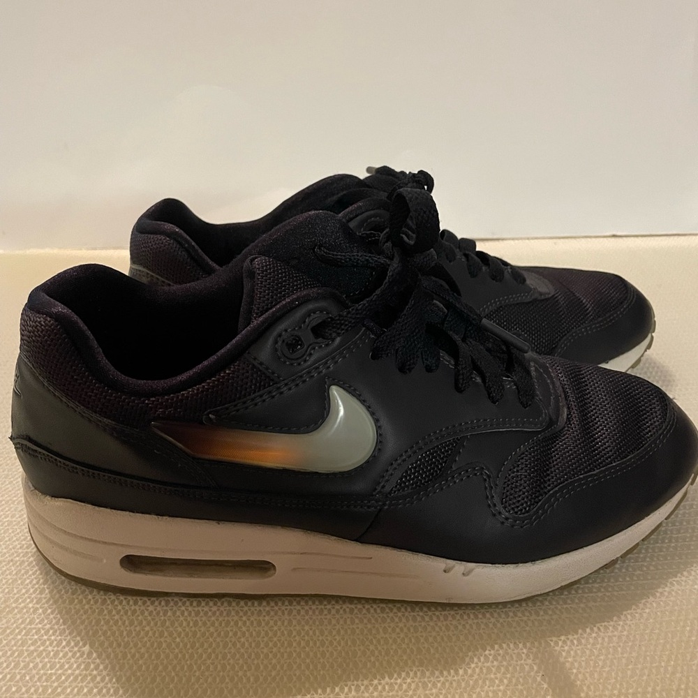 Nike Black holographic Athletic Shoes